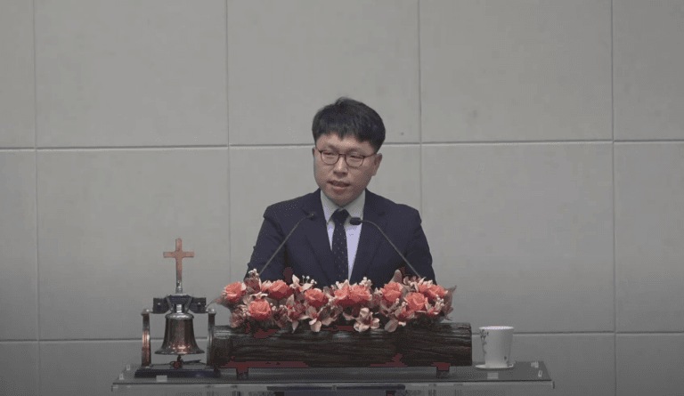 [복음메시지] 믿음으로 나아가는 교회 (히 12:1-3)